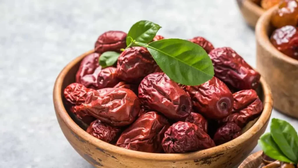 خواص عناب: بررسی فواید، کاربردها و تأثیرات این میوه ارزشمند