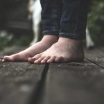 آیا راه رفتن با پای برهنه برای سلامتی مفید است؟