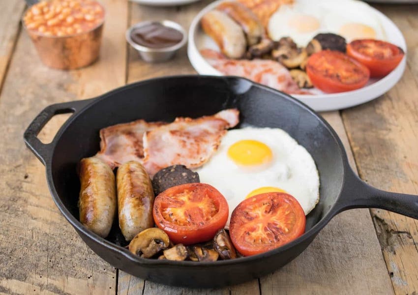 صبحانه انگلیسی؛ طرز تهیه کامل با جدول ارزش غذایی