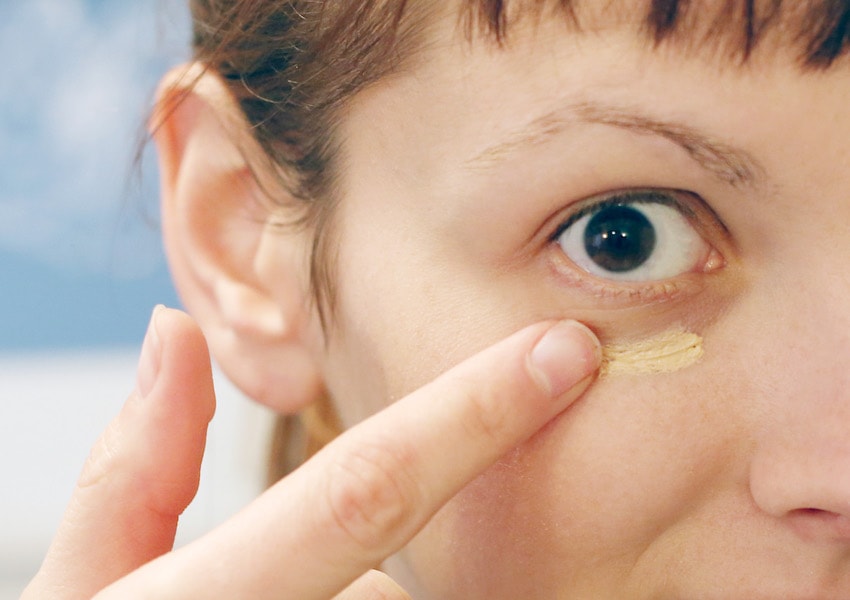 ۱۰ راه موثر برای درمان پف زیر چشم