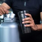 مکمل کراتین؛ انواع، فواید، مضرات و نحوه مصرف