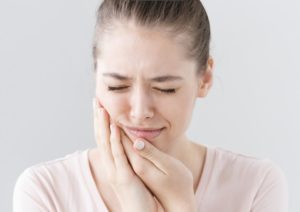 ۹ درمان خانگی دندان درد شبانه
