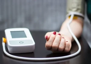 فشار خون بالا: علائم، علت‌ها، تشخیص، درمان و پیشگیری