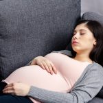 خوابیدن به پشت در بارداری خطرناک است یا مفید؟