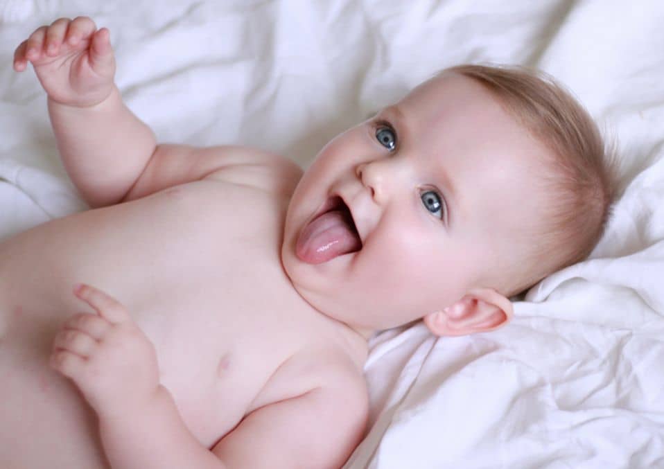 چرا دهان نوزاد برفک می‌زند؟