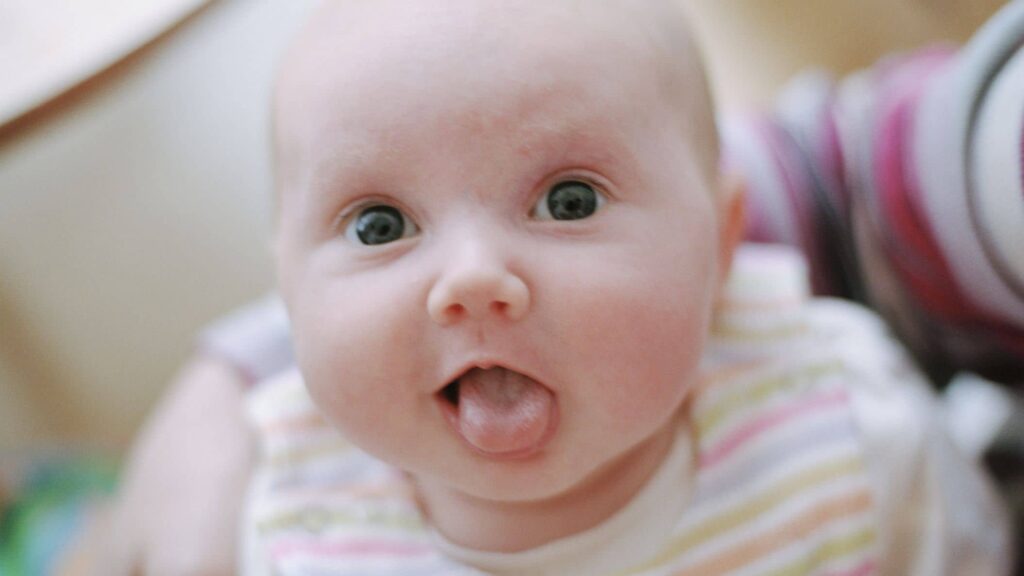 چرا دهان نوزاد برفک می‌زند؟