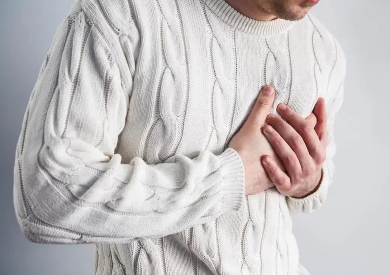 علت تپش قلب و هر آنچه باید درباره آن بدانید