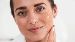چگونه پوست خود را به روش صحیح لایه برداری کنیم؟