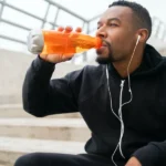 نوشیدنی ورزشی چیست و آیا واقعا از آب بهتر است؟