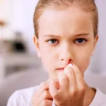 چگونه خونریزی بینی را متوقف کنیم؟
