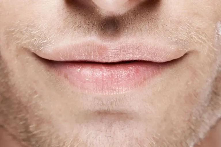 راهنمای خانگی و دائمی صورتی کردن لب برای آقایان