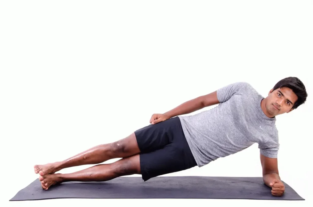 پلانک جانبی با بالا بردن پا (Side Plank with Leg Raise)