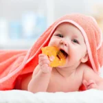 چرا نوزادان همه چیز را در دهان خود می گذارند؟