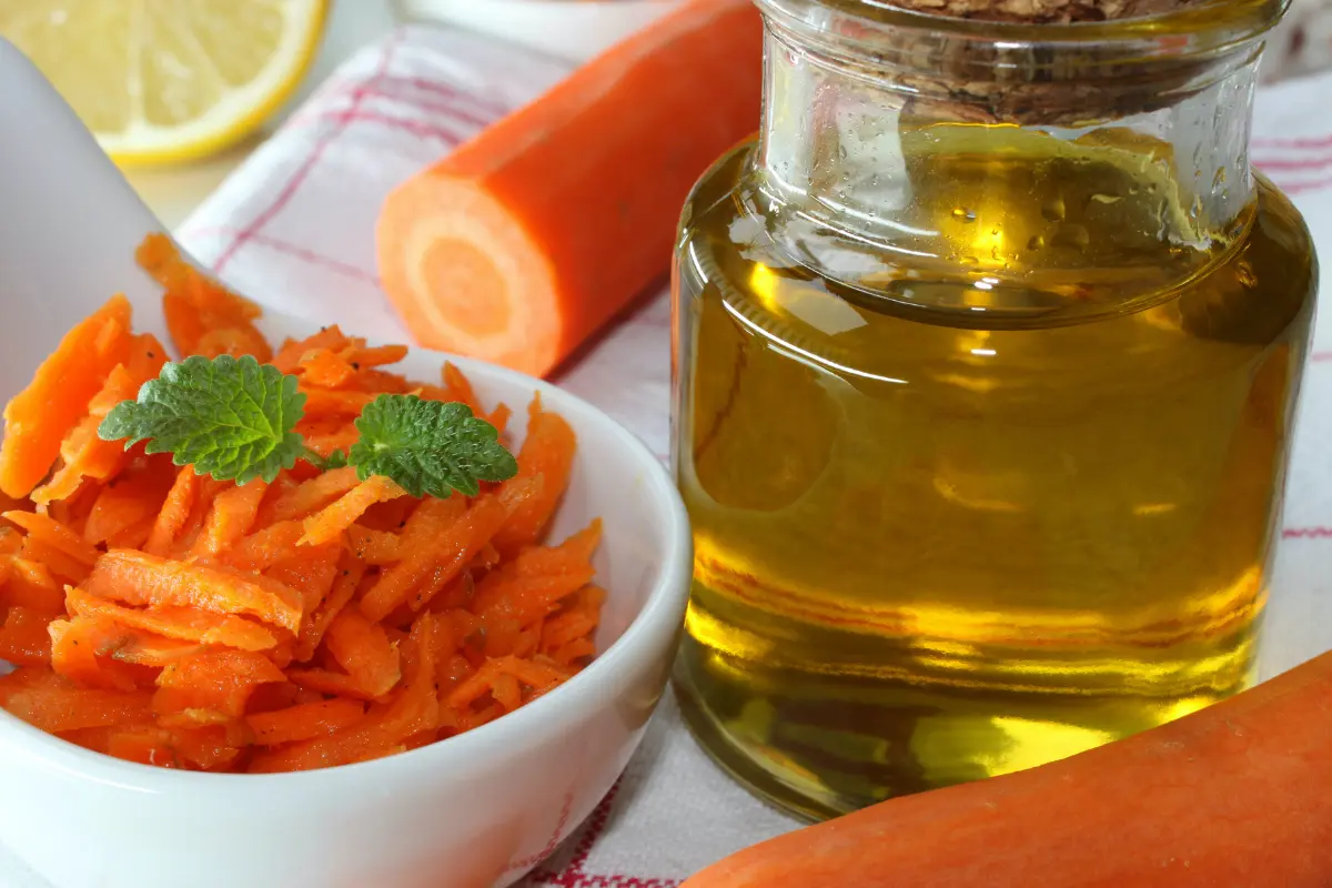 فواید روغن هویج برای مو و طرز تهیه 7 ماسک مو با آن