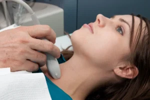 یدتراپی چیست و چه کاربردی در درمان بیماری تیروئید دارد؟