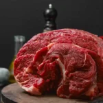 یک قطعه گوشت قرمز
