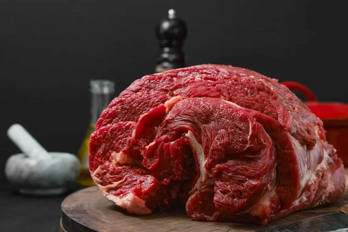 یک قطعه گوشت قرمز