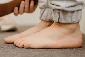 کف پای صاف روی زمین