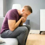 مرد دارای حالت تهوع