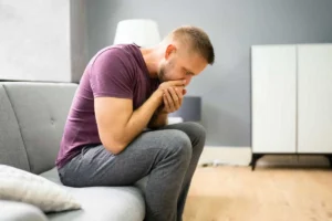 مرد دارای حالت تهوع