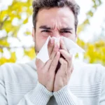 مرد دارای حساسیت در طبیعت
