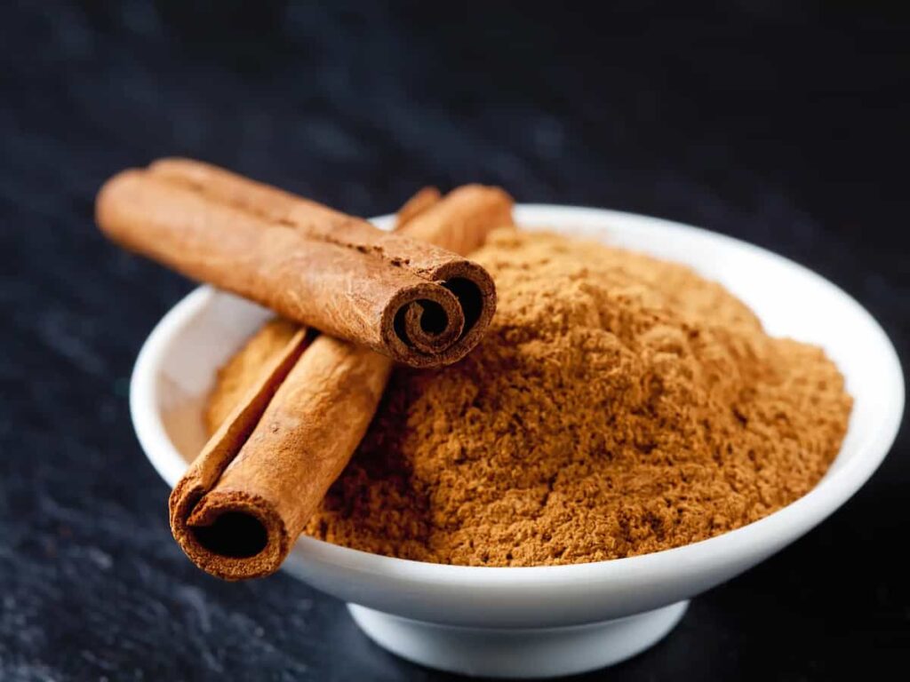 دارچین در ظرف