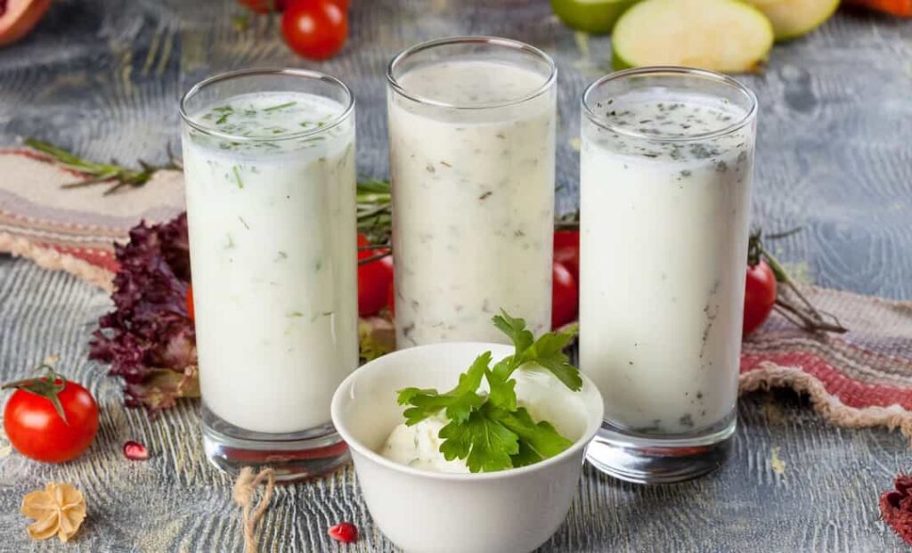 سه لیوان دوغ و یک کاسه ماست