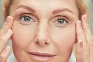 آرایش چشم برای پلک افتاده