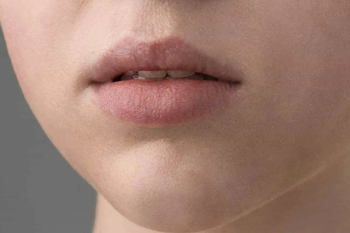 روتین شبانه لب