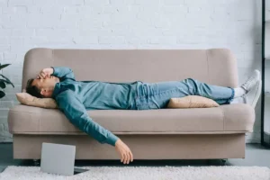 دراز کشیدن بعد از خوردن قرص داکسی سایکلین