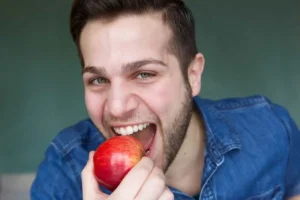 آیا واقعا خوردن یک سیب در روز جلوی سرماخوردگی را می گیرد؟