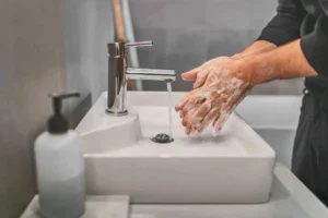 آیا می توان از مایع ظرفشویی به جای مایع دستشویی استفاده کرد؟