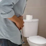 نگه داشتن ادرار چه عوارضی دارد؟ + خطرات پنهان