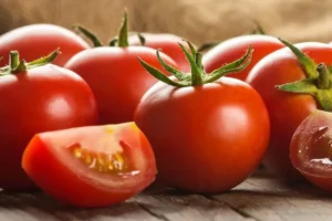 خوردن گوجه در شب