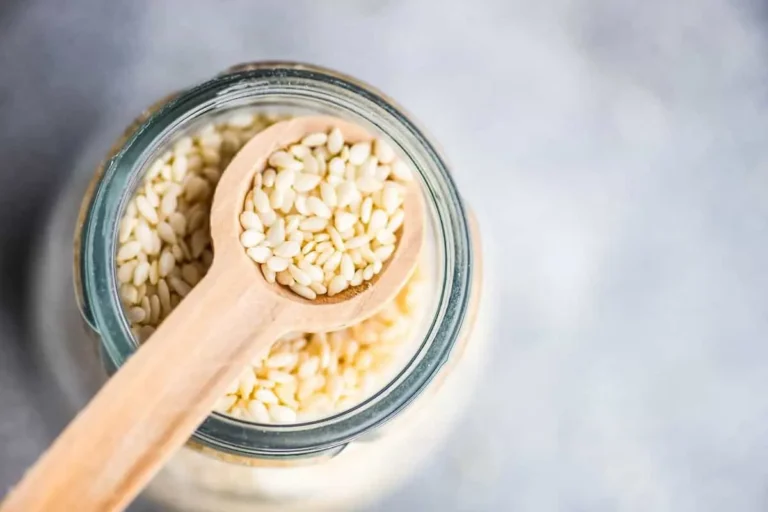 خواص کنجد | از گوارش تا پوست، مو و مفاصل