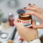 تفاوت کرم نرم کننده و مرطوب کننده چیست؟