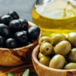 تفاوت زیتون سبز و زیتون سیاه | کدام زیتون مقوی‌تر است؟