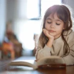 تشخیص دروغ گفتن کودک؛ چگونه بفهمیم فرزندمان دروغ می‌گوید؟