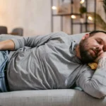 ظهر بخوابیم یا نه؟ + مزایا و معایب خواب نیمروزی