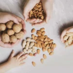 از چه سنی می‌توانیم به کودک آجیل بدهیم؟