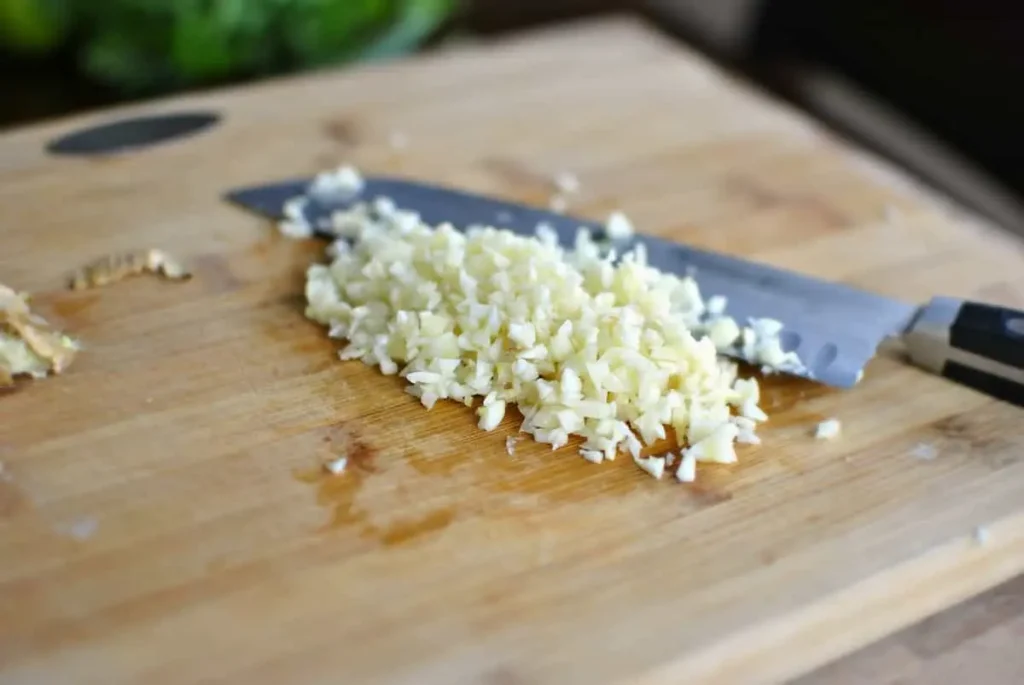 خوردن سیر خام با غذا