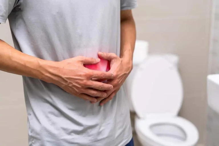 چه چیزی باعث اسهال میشود؟ تمام دلایل اسهال