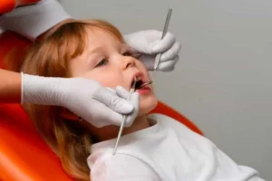 اولین مراجعه کودک به دندانپزشک: بهترین زمان از چه سنی است؟