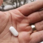 تفاوت آسپرین و اسویکس؛ هرکدام چه کاربردی دارند؟