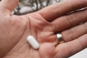 تفاوت آسپرین و اسویکس؛ هرکدام چه کاربردی دارند؟