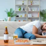 خوابیدن بعد از غذا ضرر دارد یا فقط شایعه است؟