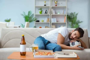 خوابیدن بعد از غذا ضرر دارد یا فقط شایعه است؟