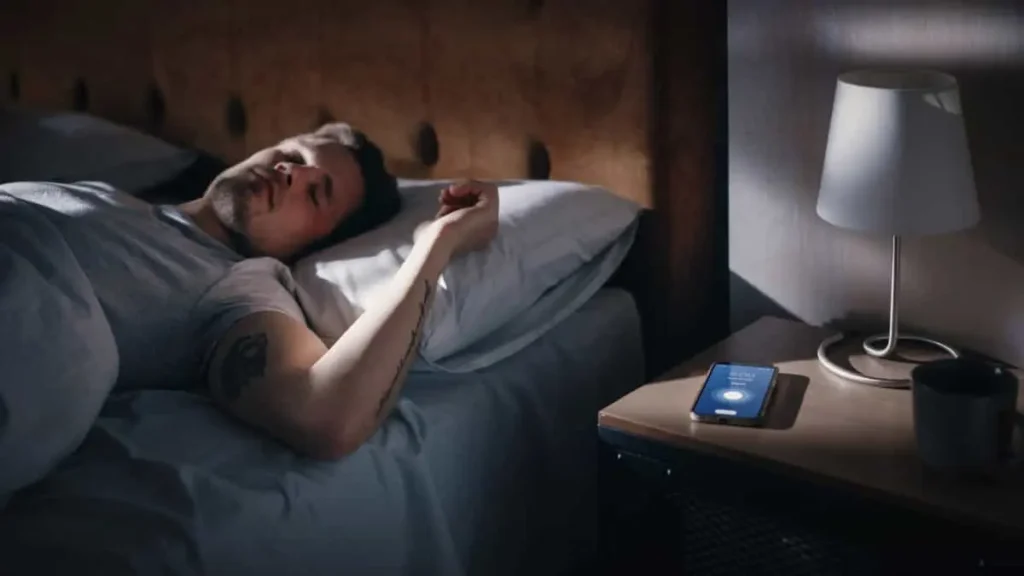 خوابیدن کنار موبایل برای سلامتی مضر است؟