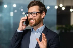 چگونه با قدرت حرف بزنیم؟ راز نفوذ کلام و تأثیر بر دیگران