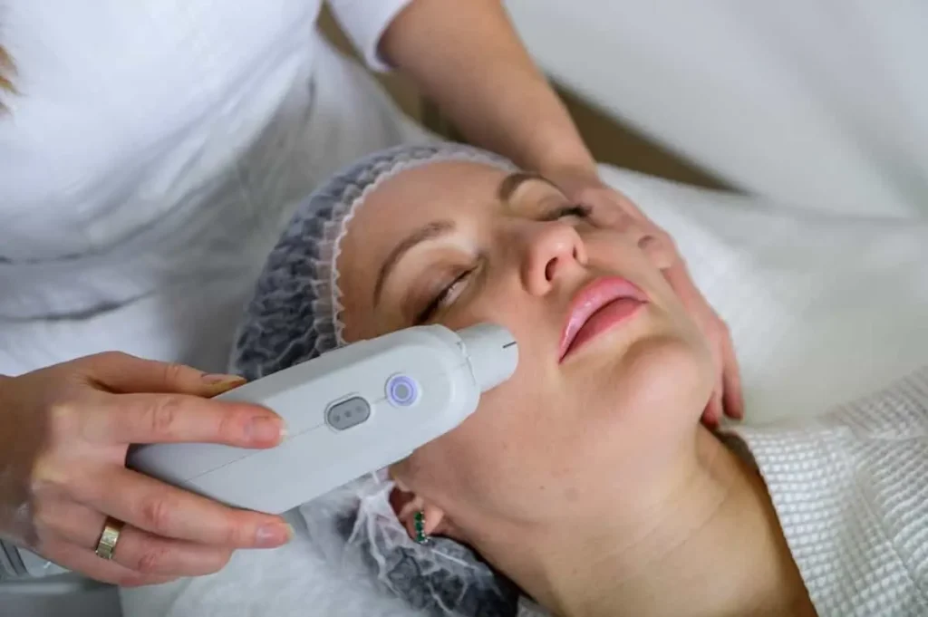 اولتراپی؛ جوانسازی و لیفت پوست بدون نیاز به جراحی